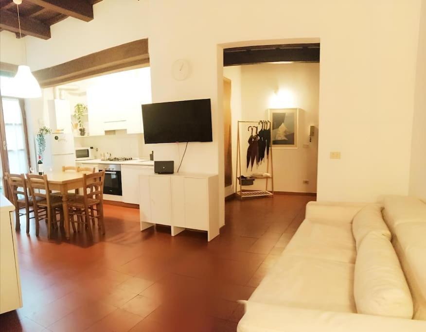 Cozy Apartment Near Train Station ฟลอเรนซ์ ภายนอก รูปภาพ